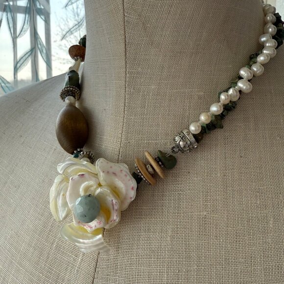 Vintage 90's Shell Flower Beaded necklace green agate, wood baroque pearls - Picture 10 of 16